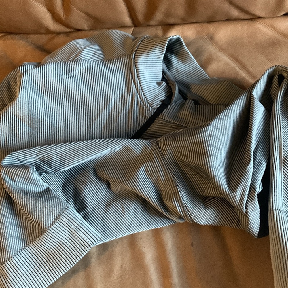 Lululemon top - Picture 6 of 6